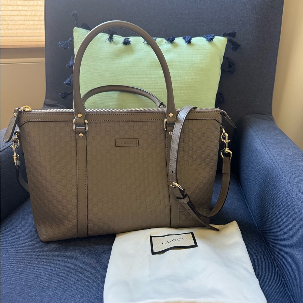 Almost brand new GUCCI Microguccissima medium bag